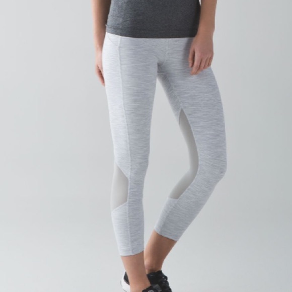 lululemon athletica Pants - Lululemon Gray Pace Rival Crop with Pockets | Size 4, 23”